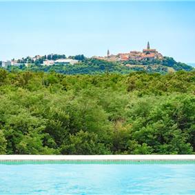 Luxury 4-Bedroom Villa with generous sized Infinity Pool near Buje, Istria. Sleeps 8